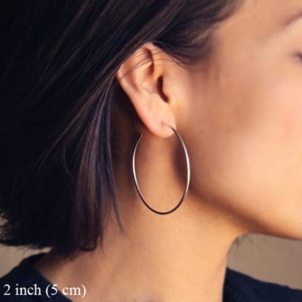 NEW๐๐BIG๐SILVERY HOOPS๐๐SIMPLE MODERN AWESOME - Picture 2 of 8